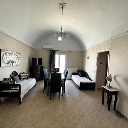 Veldi Art - Kamari Beach Apartment Fira  Exteriér fotografie