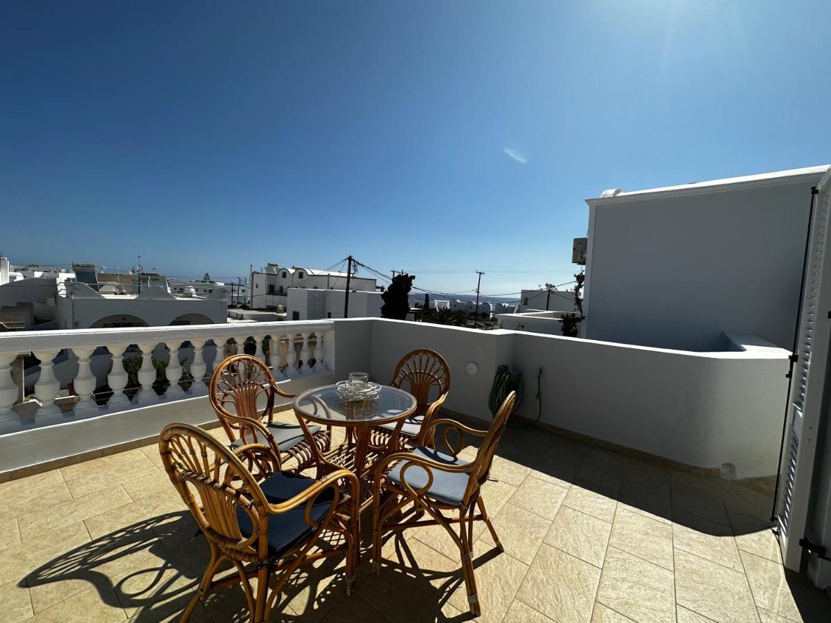 Veldi Art - Kamari Beach Apartment Fira  Exteriér fotografie
