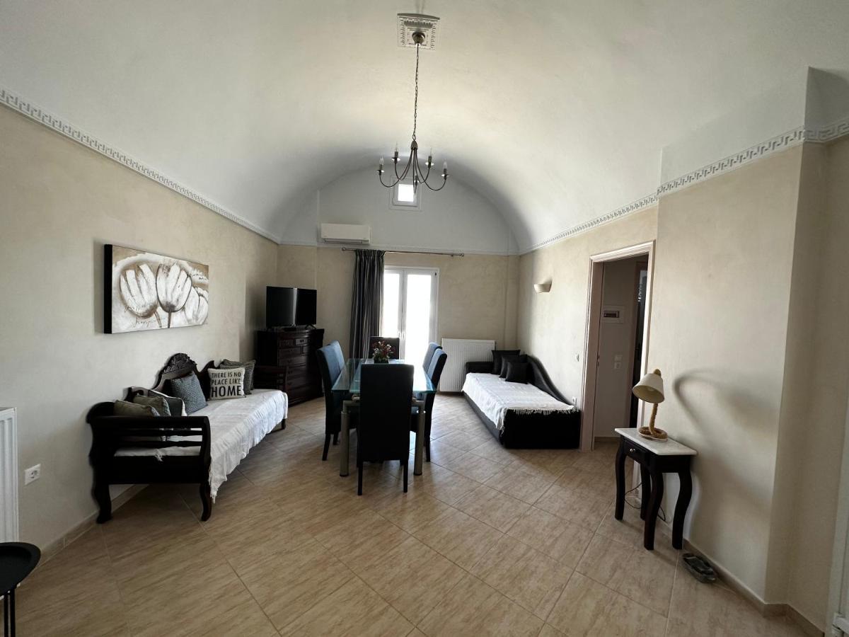 Veldi Art - Kamari Beach Apartment Fira  Exteriér fotografie