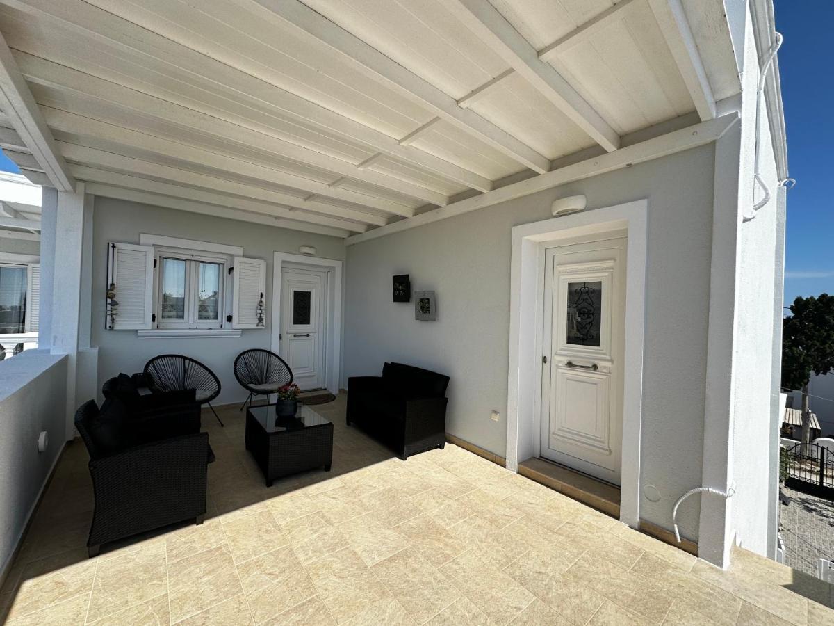 Veldi Art - Kamari Beach Apartment Fira  Exteriér fotografie