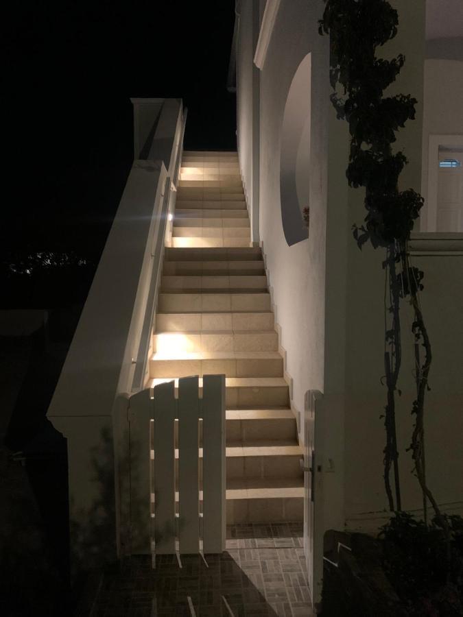 Veldi Art - Kamari Beach Apartment Fira  Exteriér fotografie
