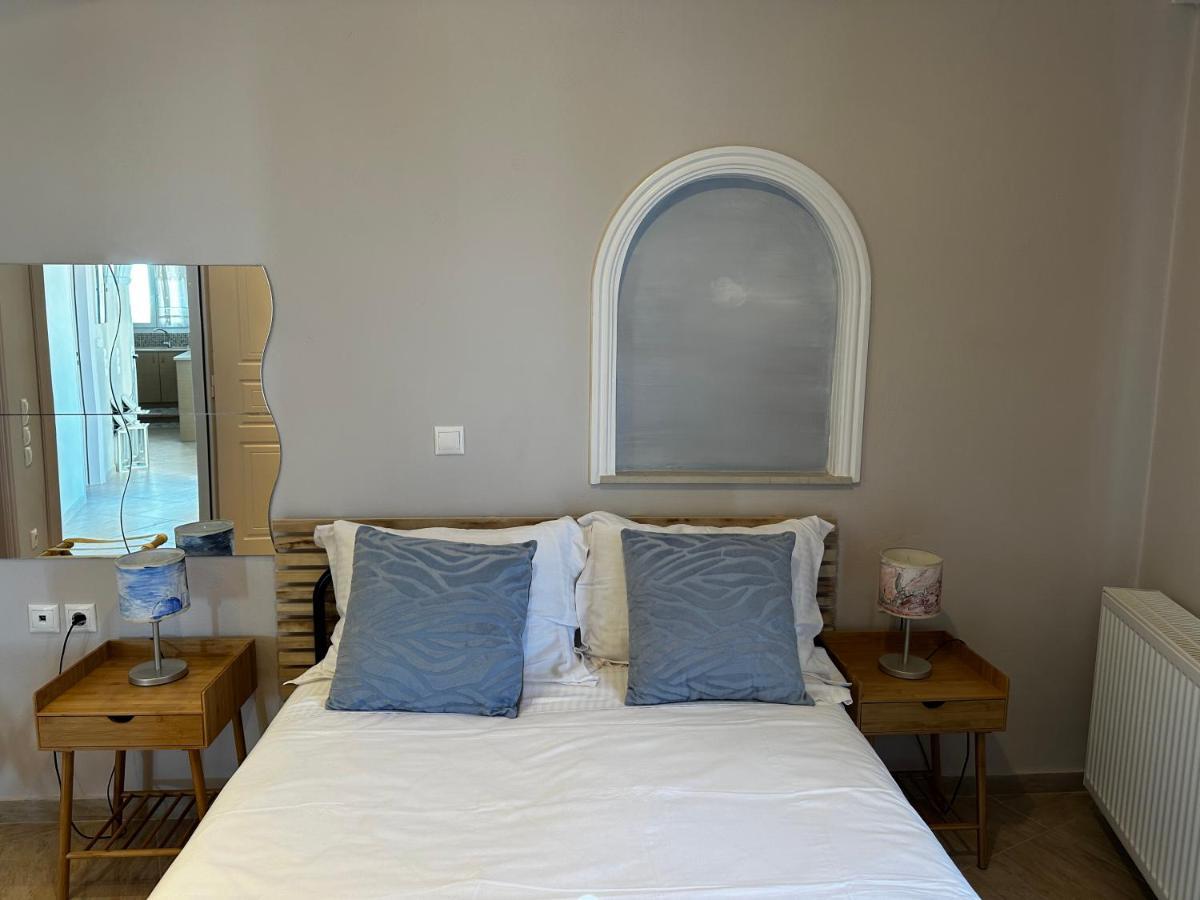 Veldi Art - Kamari Beach Apartment Fira  Exteriér fotografie