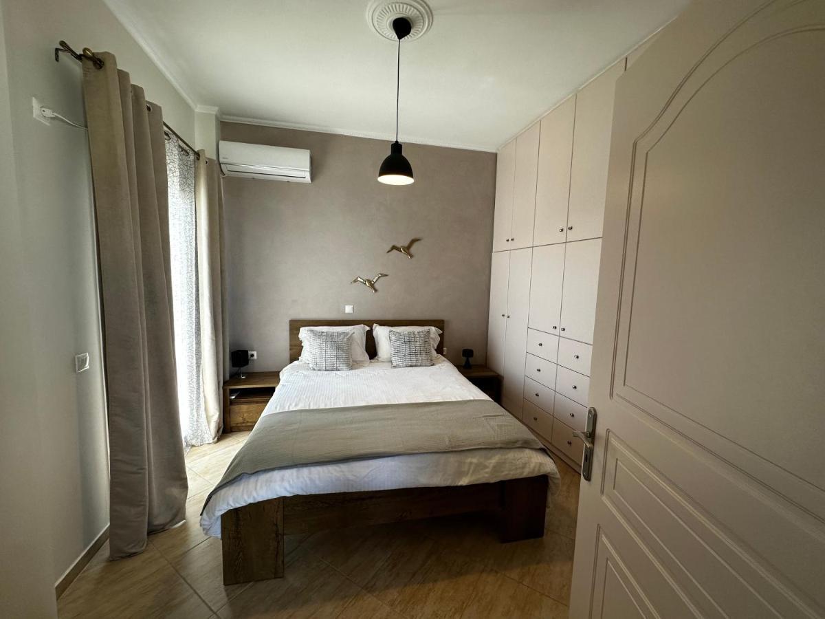 Veldi Art - Kamari Beach Apartment Fira  Exteriér fotografie