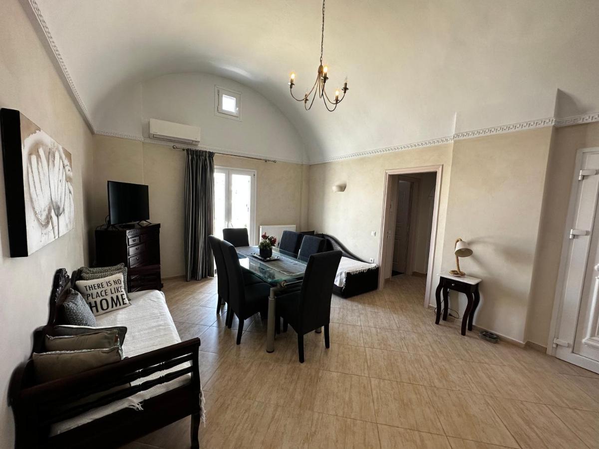 Veldi Art - Kamari Beach Apartment Fira  Exteriér fotografie