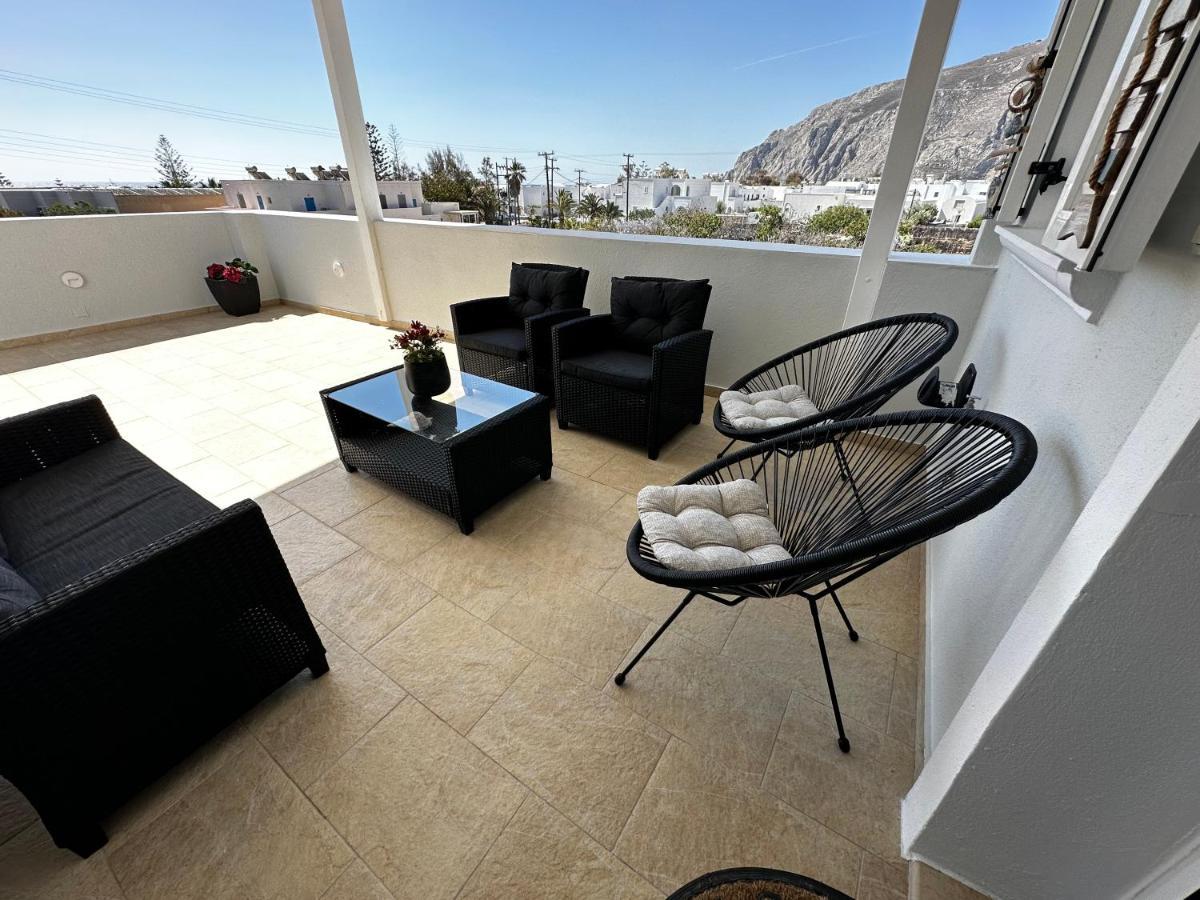 Veldi Art - Kamari Beach Apartment Fira  Exteriér fotografie