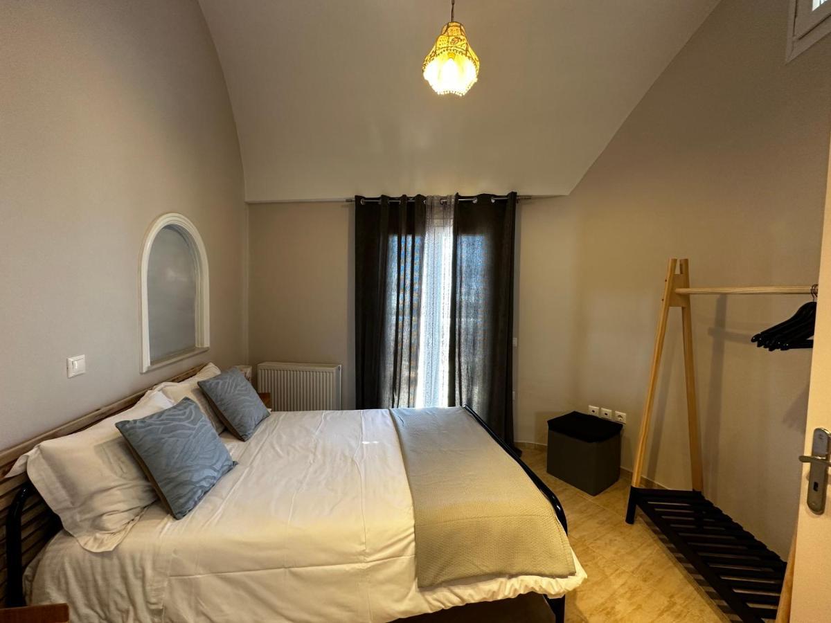 Veldi Art - Kamari Beach Apartment Fira  Exteriér fotografie