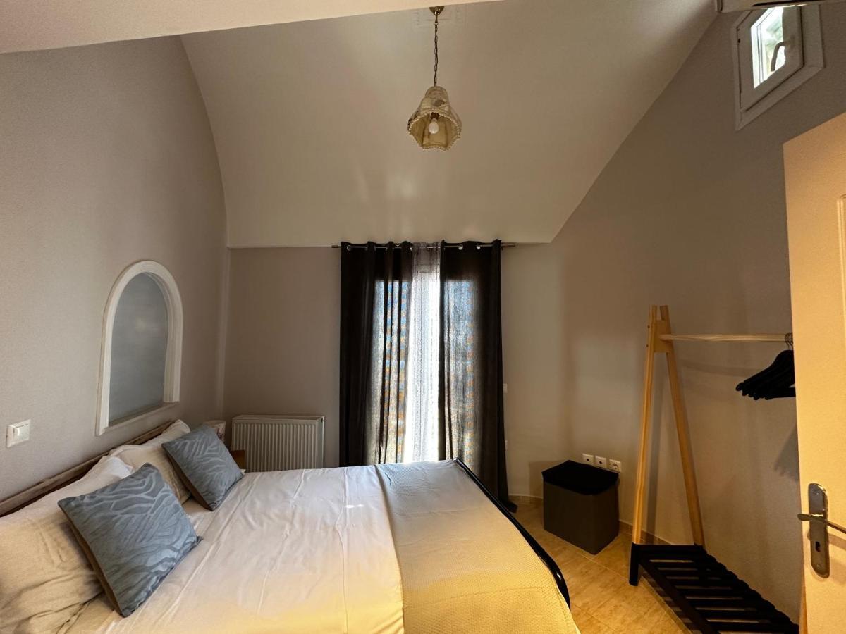 Veldi Art - Kamari Beach Apartment Fira  Exteriér fotografie