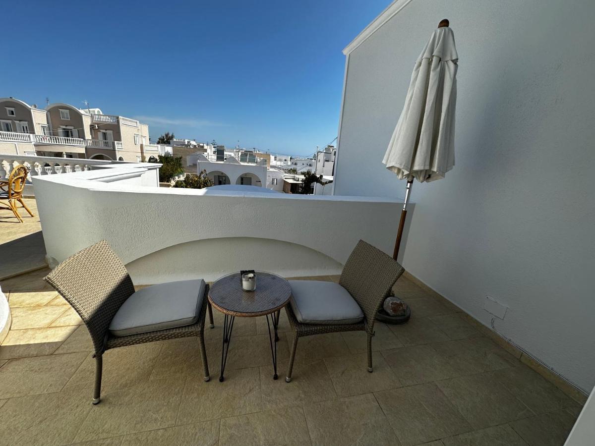 Veldi Art - Kamari Beach Apartment Fira  Exteriér fotografie