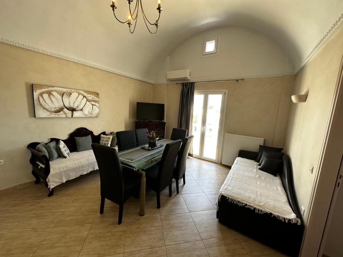 Veldi Art - Kamari Beach Apartment Fira  Exteriér fotografie