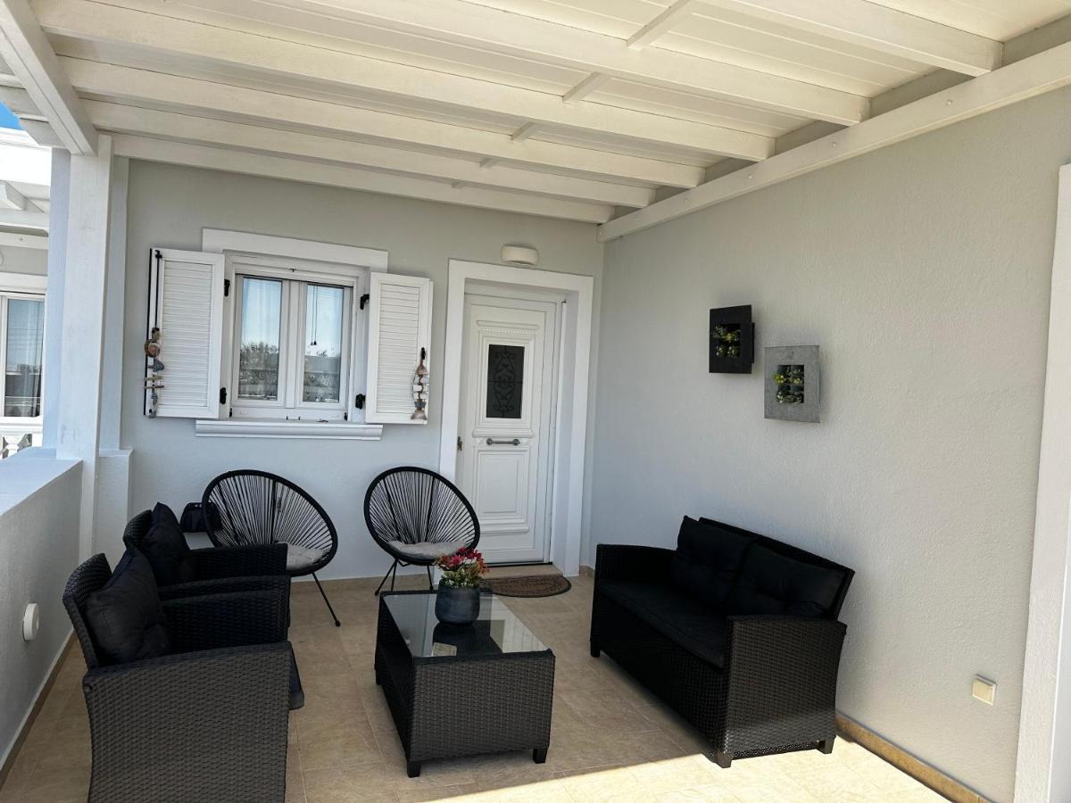 Veldi Art - Kamari Beach Apartment Fira  Exteriér fotografie