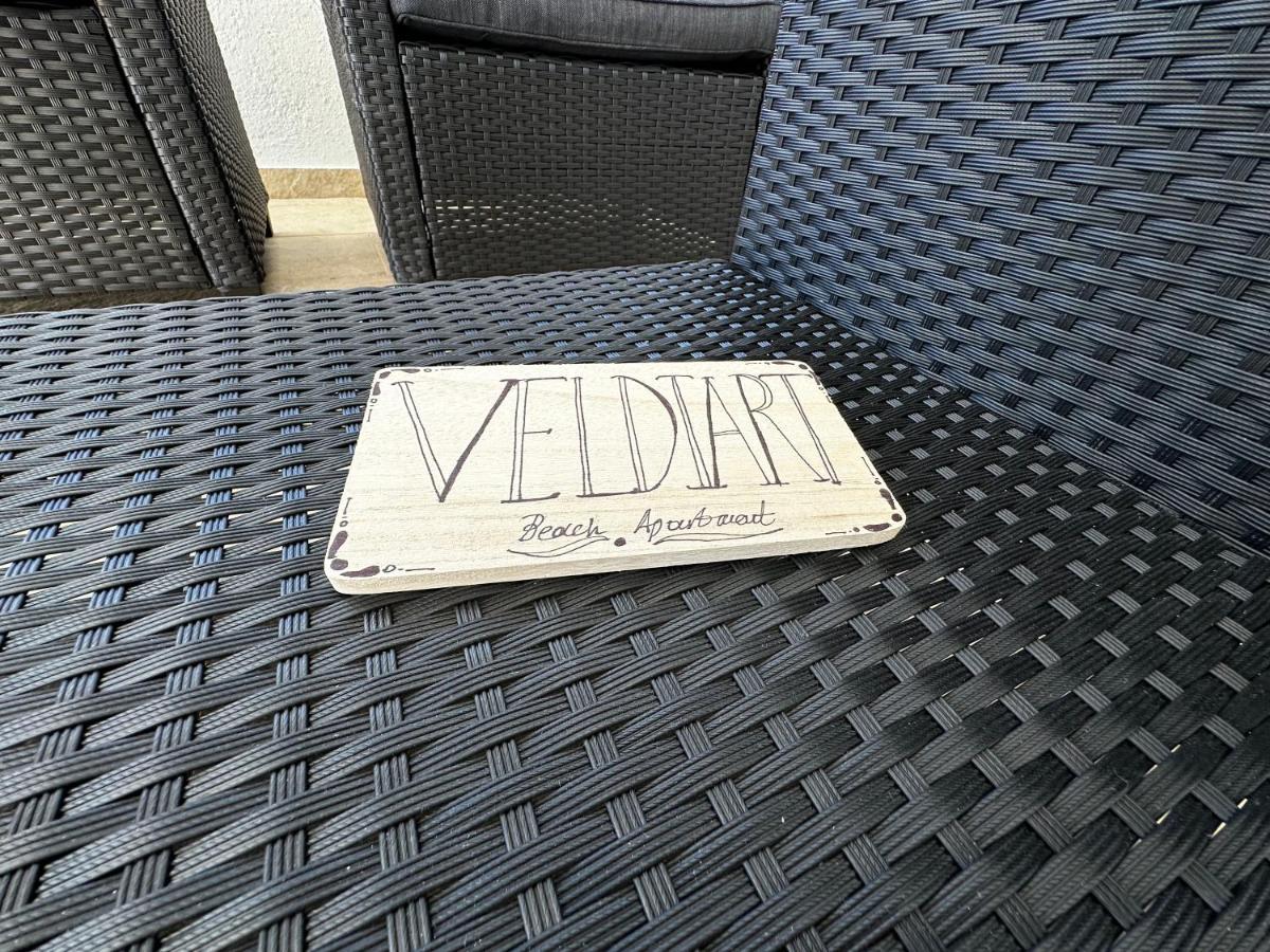 Veldi Art - Kamari Beach Apartment Fira  Exteriér fotografie