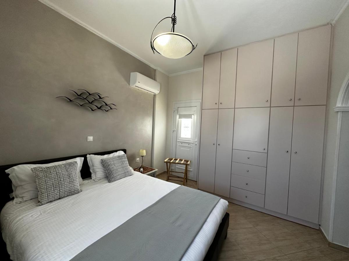 Veldi Art - Kamari Beach Apartment Fira  Exteriér fotografie