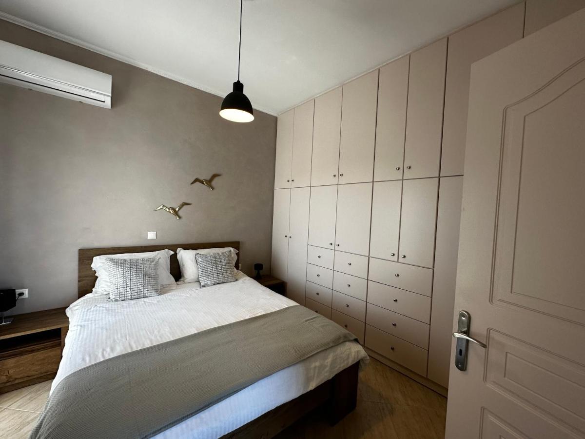 Veldi Art - Kamari Beach Apartment Fira  Exteriér fotografie