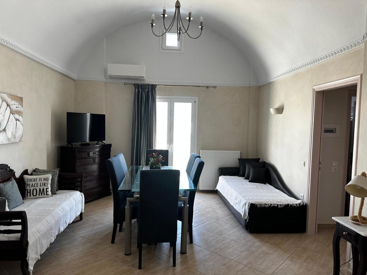 Veldi Art - Kamari Beach Apartment Fira  Exteriér fotografie