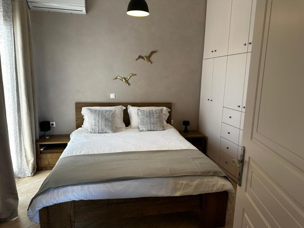 Veldi Art - Kamari Beach Apartment Fira  Exteriér fotografie