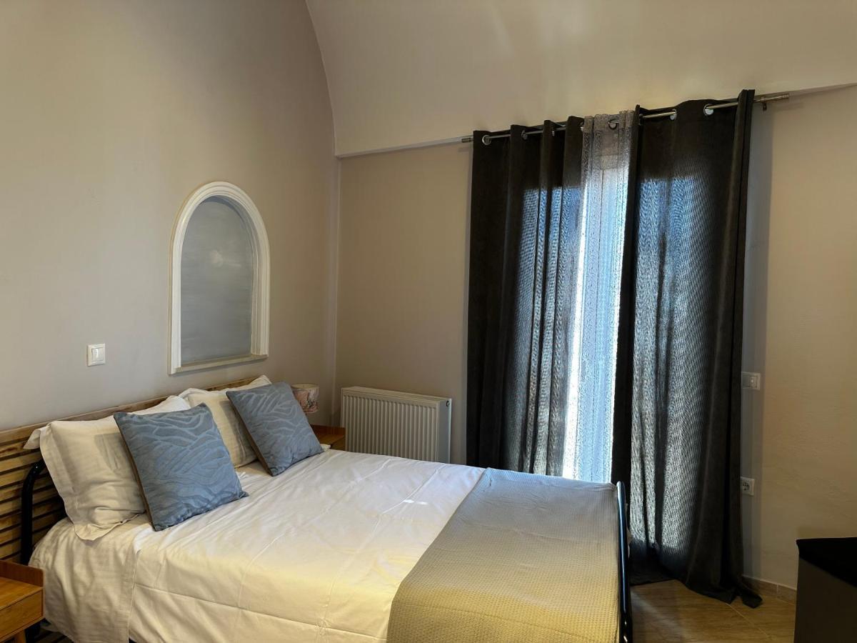 Veldi Art - Kamari Beach Apartment Fira  Exteriér fotografie