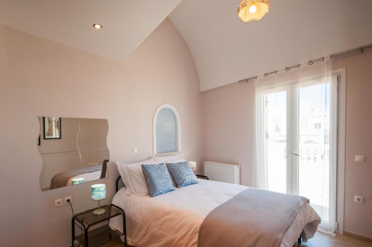 Veldi Art - Kamari Beach Apartment Fira  Exteriér fotografie