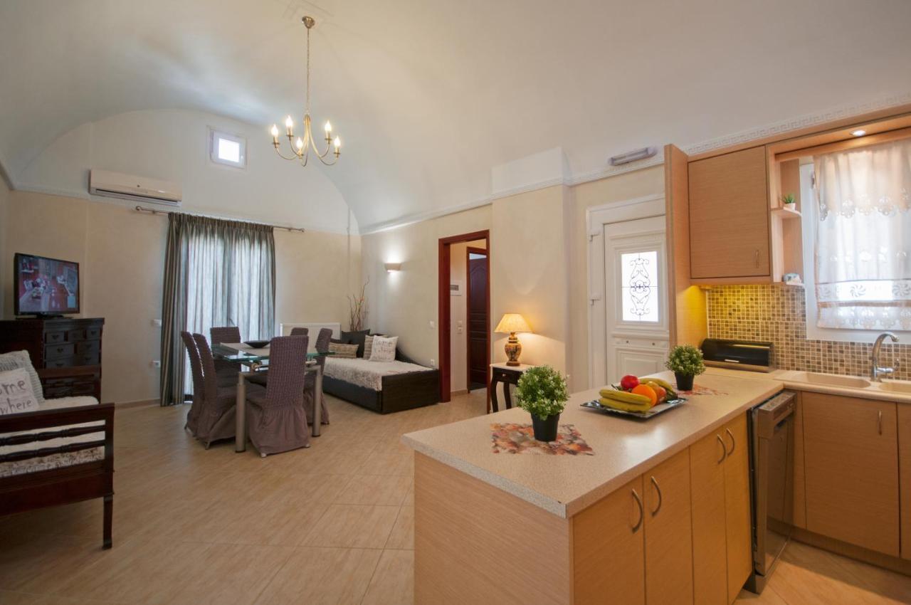 Veldi Art - Kamari Beach Apartment Fira  Exteriér fotografie
