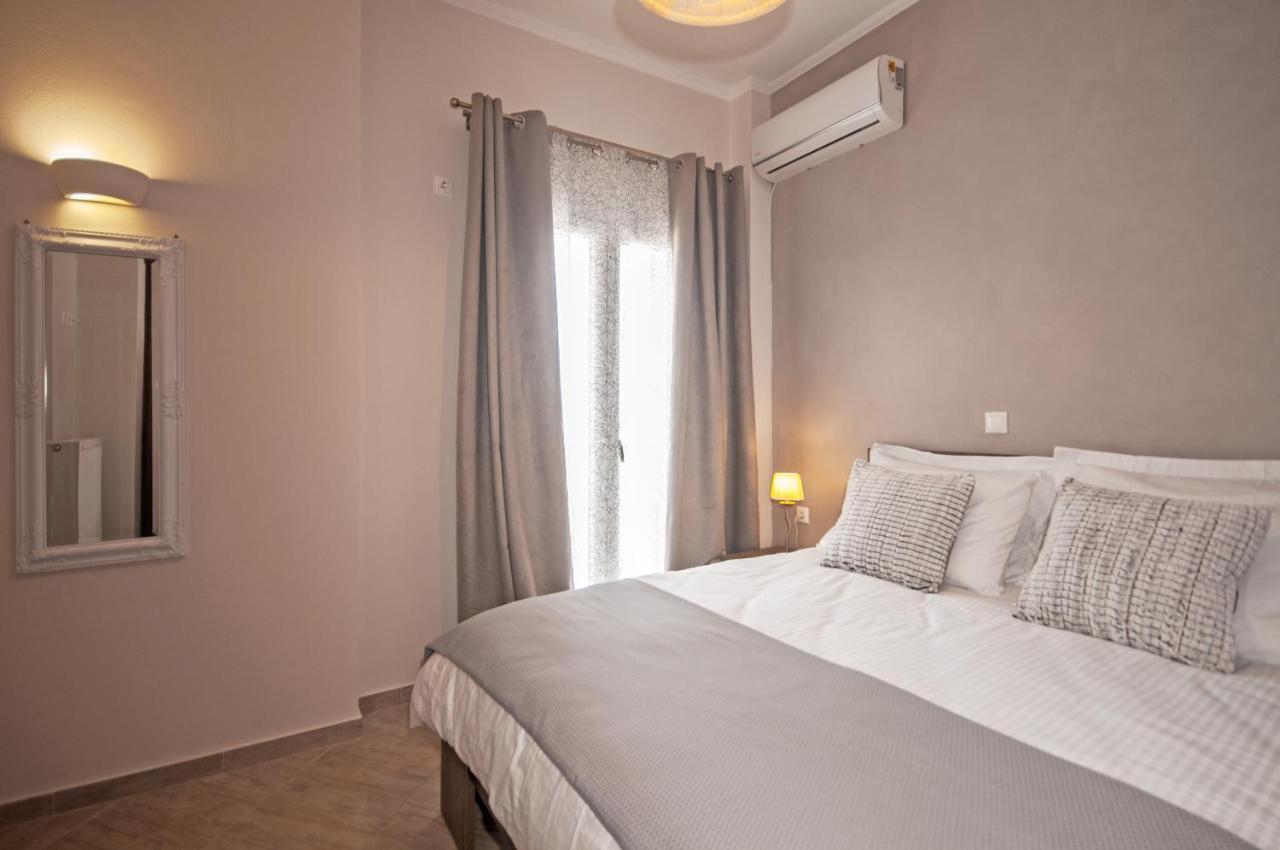 Veldi Art - Kamari Beach Apartment Fira  Exteriér fotografie