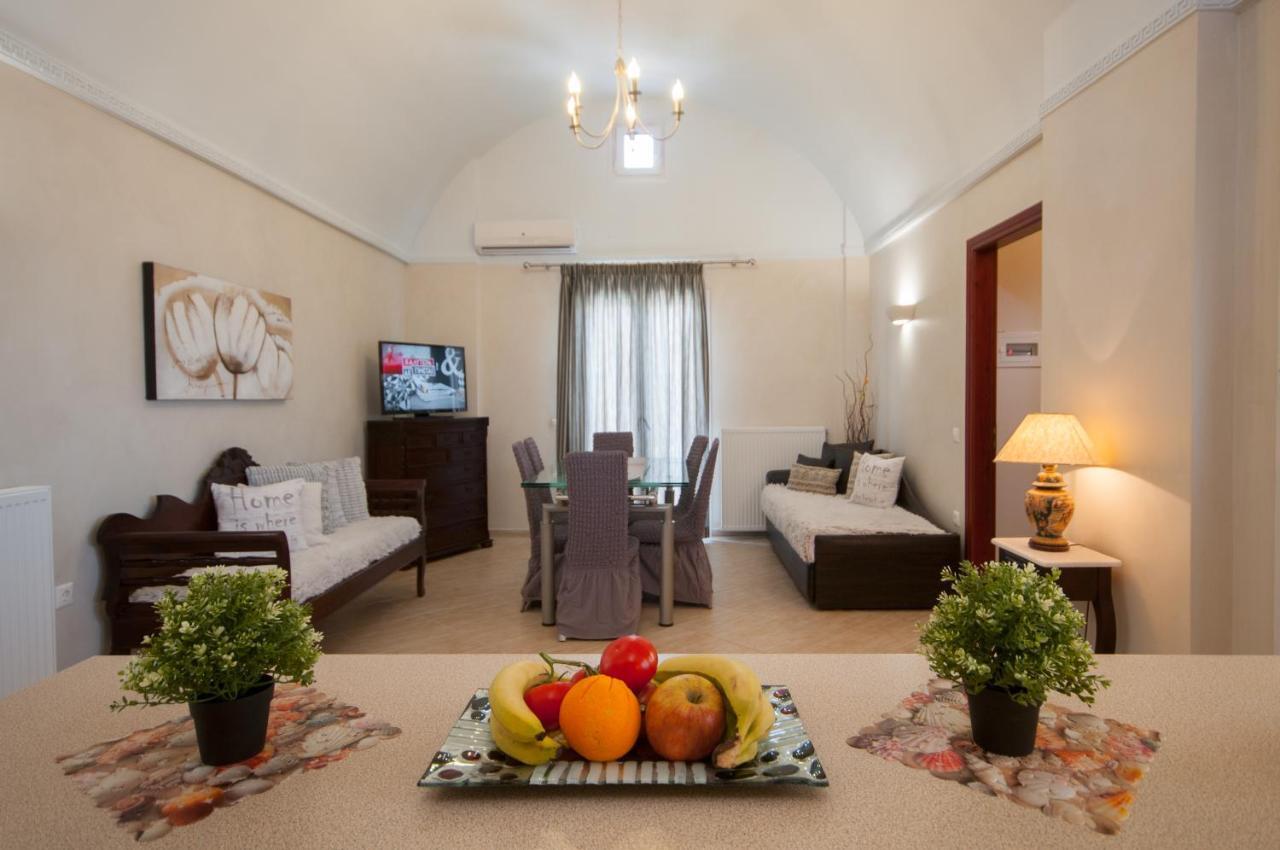 Veldi Art - Kamari Beach Apartment Fira  Exteriér fotografie