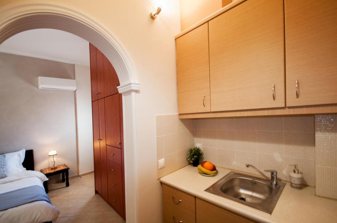 Veldi Art - Kamari Beach Apartment Fira  Exteriér fotografie