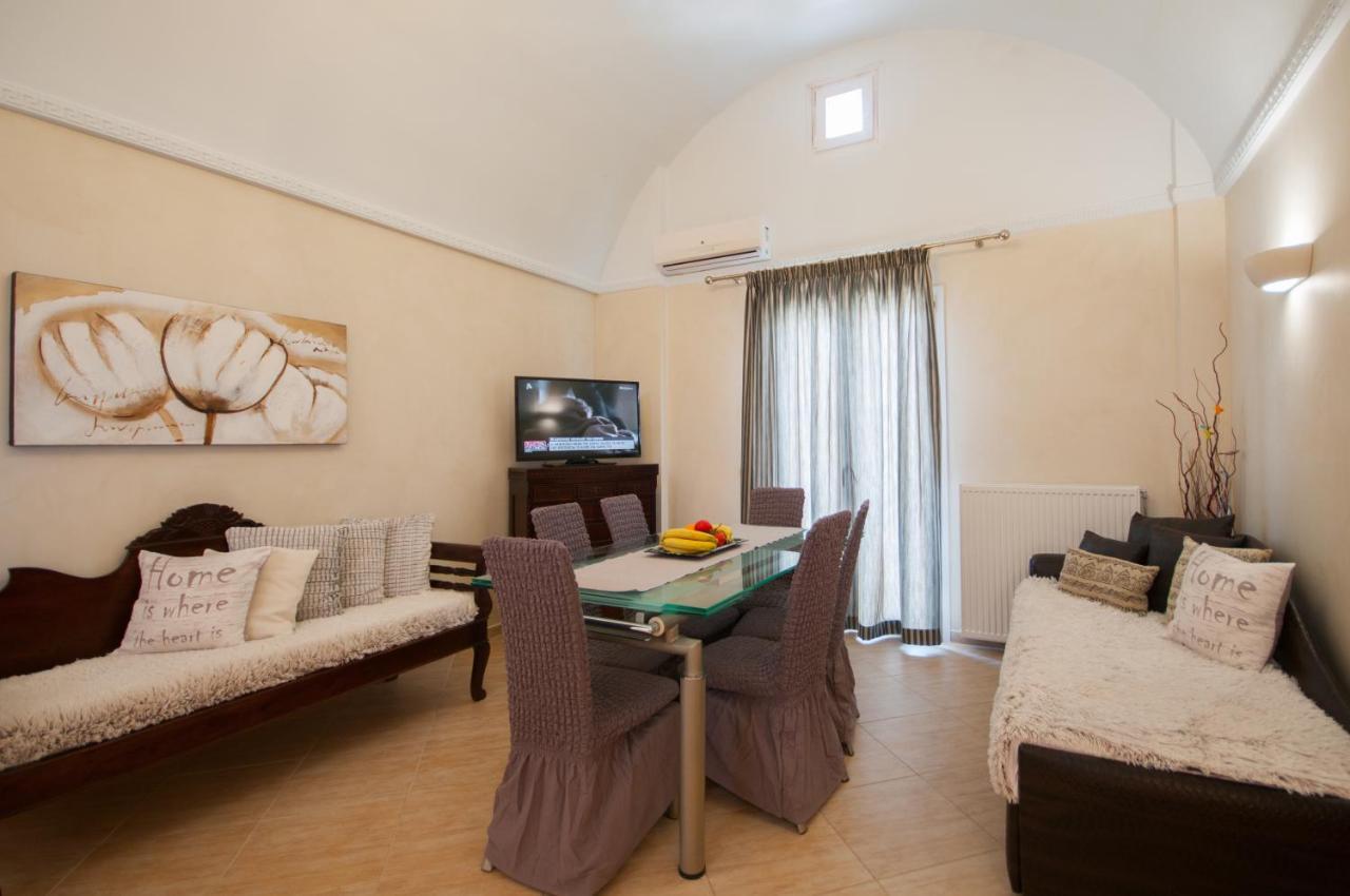 Veldi Art - Kamari Beach Apartment Fira  Exteriér fotografie