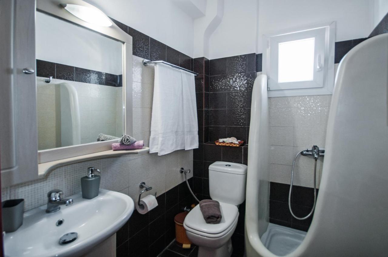 Veldi Art - Kamari Beach Apartment Fira  Exteriér fotografie